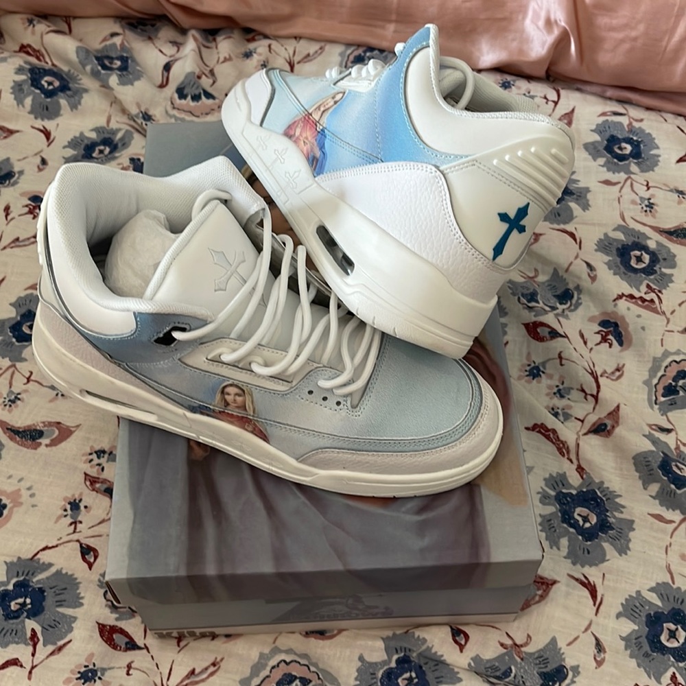 Kito mother Mary tribus sneakers